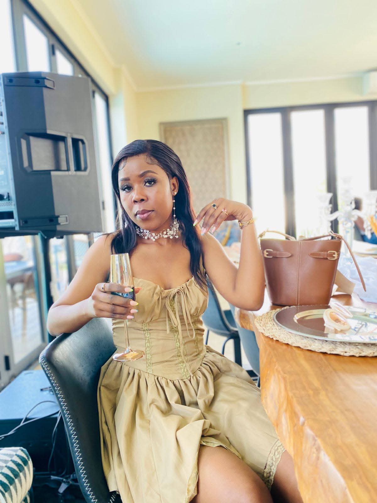 Vivian sugar mummy in Kahawa Sukari Nairobi looking for a man aged 21 to 29 for a short term relationship